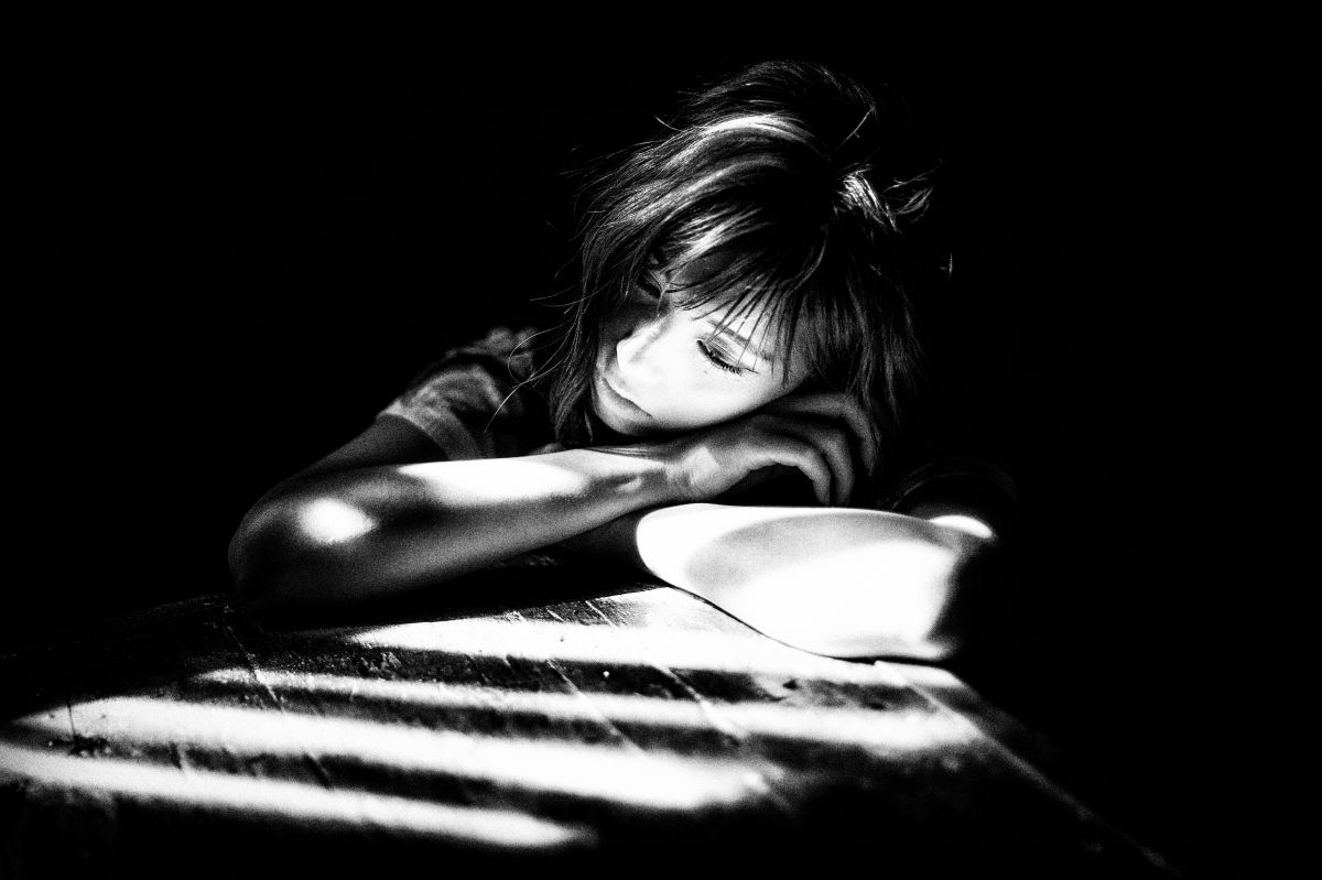 うたた寝する女性