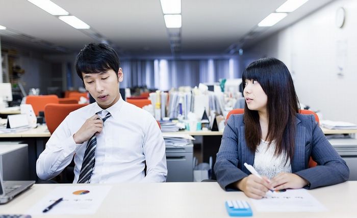 サラリーマンの男女